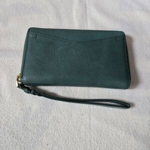 Elegant Green Leather Wristlet